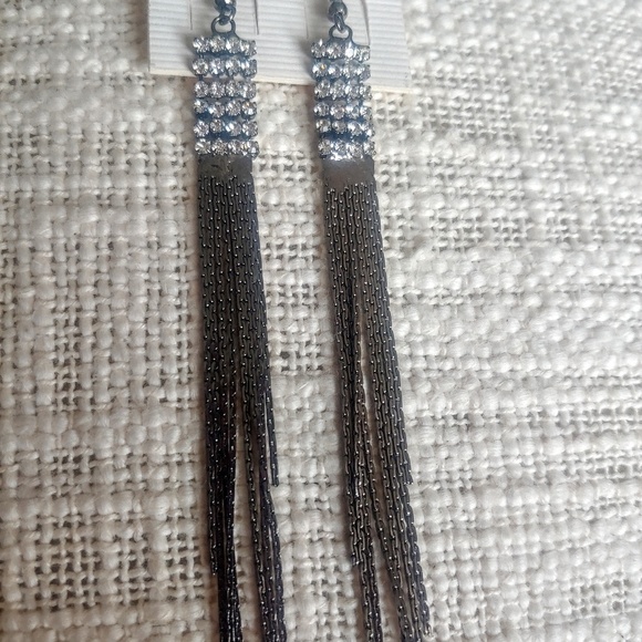 Jewelry - 🆕💥5/$25. Fashion earrings